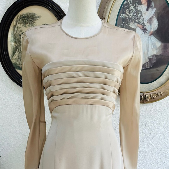Carolina Herrera Long-Sleeve Cream Evening Gown - Picture 5 of 13